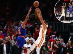 Heróis, zeros da derrota do Knicks no jogo 3 para o Hawks: Mikal Bridges foi eliminado após mais um ato de desaparecimento Os jogadores de basquete CJ McCollum e Miles McBride saltam para pegar a bola durante um jogo dos Playoffs da NBA.