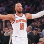 Jalen Brunson, que marcou 28 pontos, reage durante seu primeiro quarto de 19 pontos na vitória dos Knicks por 113-102 no jogo 1 sobre os Hawks em 18 de abril de 2026 no Madison Square Garden.
