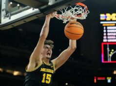Heróis, zeros da vitória do Michigan na Final Four sobre o Arizona: Aday Mara foi uma força absoluta O pivô do Michigan Wolverines, Aday Mara (15), enterrou contra o Arizona Wildcats durante o segundo tempo em uma semifinal da Final Four do torneio masculino da NCAA de 2026 no Lucas Oil Stadium.