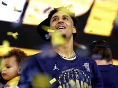 Heróis, zeros da vitória do título de Michigan sobre UConn: Yaxel Lendeborg se recupera de lesões Yaxel Lendeborg, do Michigan Wolverines, olha para cima com um leve sorriso enquanto confetes caem ao seu redor.