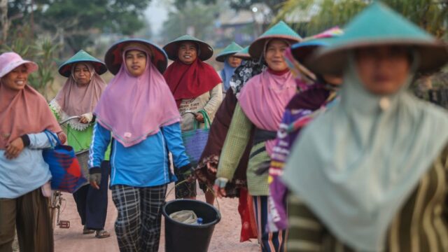 Hidupkan Semangat Kartini Masa Kini, Simak Cerita Ibu-ibu dari Pesisir Rembang Ini
