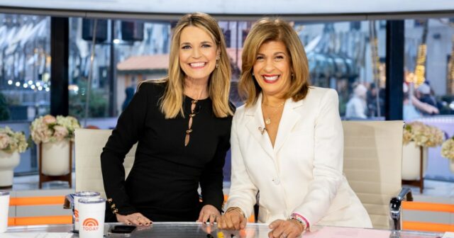 Hoda Kotb e Savannah Guthrie se reunirão no TODAY Anchor Desk, substituindo Craig Melvin nas férias
