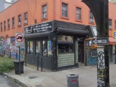 Homem, 26 anos, morto a facadas do lado de fora de um bar em Nova York depois que uma discussão se tornou sangrenta: fontes Vista de canto do bar do Marco, onde ocorreu um esfaqueamento fatal.