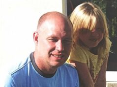 Homem, 35 anos, é acusado de assassinato e não conseguiu parar depois que o diretor da escola primária morreu em um acidente enquanto andava de bicicleta Diretor da Stretford Grammar School Michael Mullins, 56, fotografado com seu filho e filha