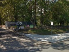 Homem com blaster de gel manda escola de Queensland para bloqueio Homem com blaster de gel manda escola de Queensland para bloqueio