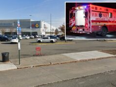 Homem de Nova York morto atropelado por motorista de SUV descontrolado enquanto esperava ônibus Uma placa de ponto de ônibus é visível na calçada ao lado de um grande estacionamento em frente a uma loja Primark e Lidl.