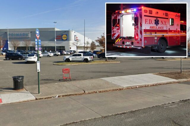 Homem de Nova York morto atropelado por motorista de SUV Uma placa de ponto de ônibus é visível na calçada ao lado de um grande estacionamento em frente a uma loja Primark e Lidl.