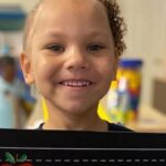 Mulher da Geórgia supostamente espancou criança até a morte e colocou o corpo no porta-malas