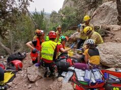 Homem e mulher morrem após serem atingidos por pedras enquanto escalavam com grupo em Montserrat Um homem e uma mulher, ambos de 30 anos, foram levados às pressas para o hospital em estado crítico depois de serem atingidos por várias pedras grandes durante uma escalada em Montserrat. Na foto: A dupla, que passou o dia escalando, foi encontrada inconsciente por volta das 16h30.