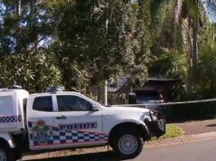 Homem em situação de risco de vida após terrível invasão de casa Um homem foi esfaqueado em sua própria casa em Queensland.