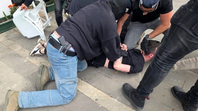 Homem israelense construiu laboratório de bombas para conspiração iraniana contra o ex-primeiro-ministro Bennett, dizem autoridades
