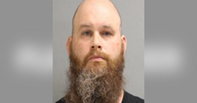 Homem preso por supostamente agredir sexualmente a enteada antes de Homem do Tennessee é preso após estuprar e sequestrar uma garota de 13 anos que conheceu no Snapchat