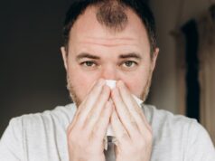 Homem respira depois de acordar – horror com o que sai de seu nariz Homem respira depois de acordar – horror com o que sai de seu nariz