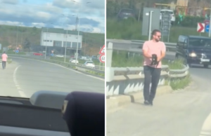 Homem vê cachorrinho na estrada e chora pelo que acontece a seguir – ‘Ele veio correndo’ Homem vê cachorrinho na estrada e chora pelo que acontece a seguir – ‘Ele veio correndo’