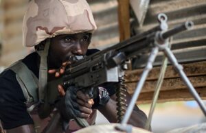 Homens armados matam pelo menos 29 pessoas no estado de Adamawa, no nordeste da Nigéria Homens armados matam pelo menos 29 pessoas no estado de Adamawa, no nordeste da Nigéria