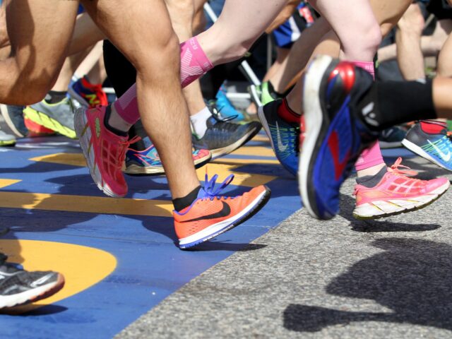 Homens flagrados competindo como mulheres na prestigiosa maratona sul-africana
