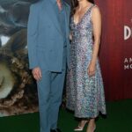 Hugh Jackman e Sutton Foster marcaram um encontro na estreia de Sheep Detectives na cidade de Nova York no domingo