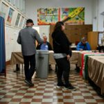 Húngaros votam enquanto o primeiro-ministro Orbán enfrenta o desafio eleitoral mais difícil em anos