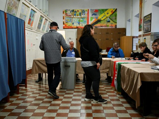 Húngaros votam enquanto o primeiro-ministro Orbán enfrenta o desafio eleitoral mais difícil em anos
