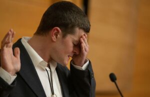 ‘I Swear’ conta uma história verdadeira da síndrome de Tourette e de alguém que espera fazer uma mudança 'I Swear' conta uma história verdadeira da síndrome de Tourette e de alguém que espera fazer uma mudança