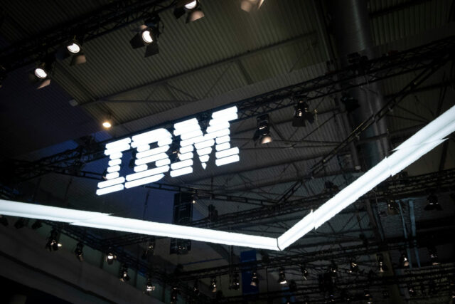 IBM paga multa de US$ 17 milhões para encerrar processo BARCELONA, CATALONIA, SPAIN - 2019/02/25: The IBM logo is seen during MWC 2019.