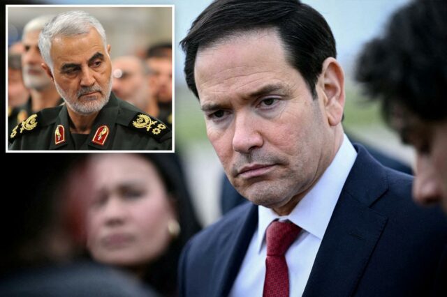 Qassem Soleimani uniformizado com insígnia militar.