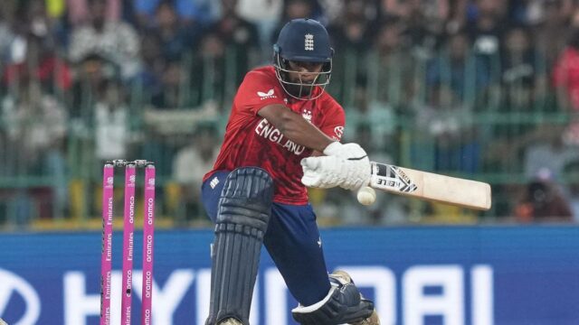 IPL 2026: Rehan Ahmed substitui Duckett em Delhi Capitals
