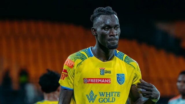 ISL 2025-26: Kerala Blasters vai para AIFF por abuso racial de Fallou Ndiaye durante a partida contra o Bengaluru FC
