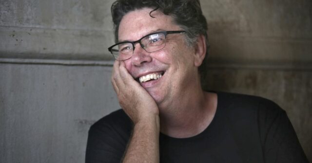 Ícone do rádio James Valentine morre aos 64 anos
