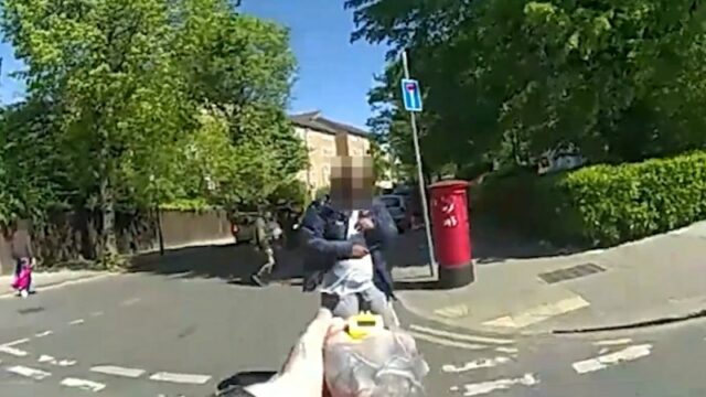Imagens de câmera corporal da polícia mostram prisão de suspeito de esfaqueamento em Londres
