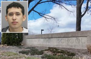 Imigrante ilegal de quase 19 anos, que estava no primeiro ano do ensino médio, é preso por apalpar uma dúzia de meninas na sala de aula Imigrante ilegal de quase 19 anos, que estava no primeiro ano do ensino médio, é preso por apalpar uma dúzia de meninas na sala de aula