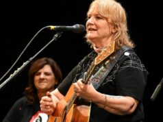 Indigo Girls recebem uma demonstração de amor depois que Emily Saliers reconhece em lágrimas duas condições incuráveis que afetarão os vocais na turnê Indigo Girls recebem uma demonstração de amor depois que Emily Saliers reconhece em lágrimas duas condições incuráveis que afetarão os vocais na turnê