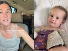 Influenciadora parental atropela acidentalmente filho de 23 meses com seu carro: ‘Pior dia de nossas vidas’ A influenciadora parental Kelly Hopton-Jones segura seu filho de 23 meses, vestido com fantasia de palhaço, ambos sorrindo para uma foto.
