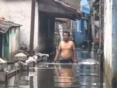 Inundações que atingem a cintura forçam centenas de pessoas a evacuar Java, na Indonésia Inundações que atingem a cintura forçam centenas de pessoas a evacuar Java, na Indonésia