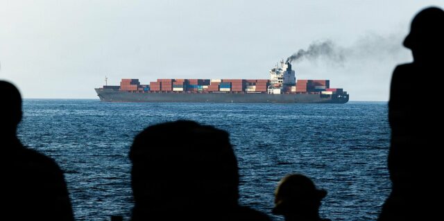 Irã 'APRESENTA dois navios' depois que três navios são atacados no Estreito de Ormuz após a extensão do cessar-fogo de Trump - Atualizações ao vivo
