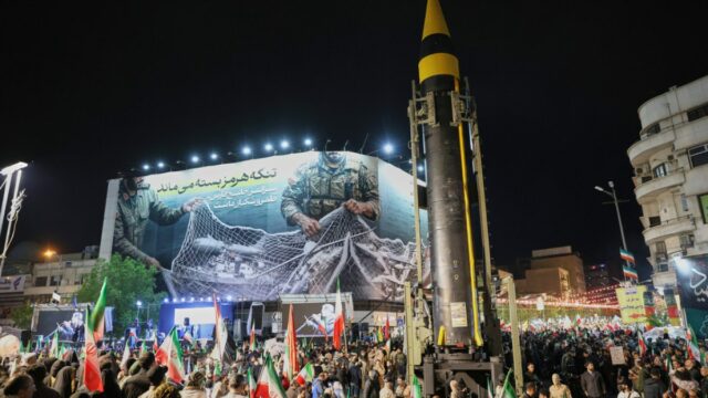 Irã culpa bloqueio de Trump pelo impasse diplomático enquanto veneno frágil se mantém
