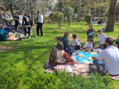 Iranianos celebram o Ano Novo em parques, apesar dos ataques contínuos Iranianos celebram o Ano Novo em parques, apesar dos ataques contínuos