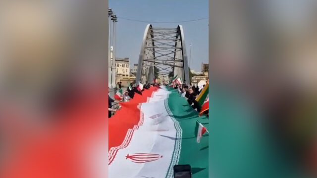Iranianos formam correntes humanas através de pontes, em usinas de Iranianos formam correntes humanas através de pontes, em usinas de energia