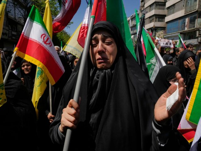 Iranianos manifestam-se em todo o país para homenagear o falecido Iranianos manifestam-se em todo o país para homenagear o falecido líder Ali Khamenei