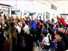Iraquianos dão as boas-vindas ao técnico após retorno histórico da Copa do Mundo Iraquianos dão as boas-vindas ao técnico após retorno histórico da Copa do Mundo