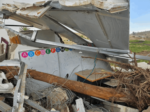 Irlanda exigirá que Israel pague pela demolição de escola palestina por colonos
