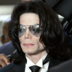 Irmãos que processam o espólio de Michael Jackson alegam que sofreram 'lavagem cerebral' para defendê-lo de supostos abusos