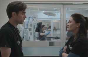 Isa Briones compartilha a única coisa que poderia resolver a rivalidade de Santos com Langdon no ‘The Pitt’ Patrick Ball e Isa Briones como Langdon e Santos em