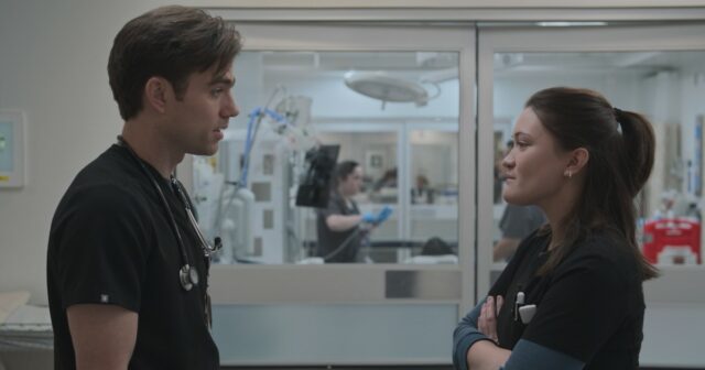 Isa Briones compartilha a única coisa que poderia resolver a Patrick Ball e Isa Briones como Langdon e Santos em