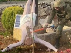 Israel confirma que foto de soldado destruindo estátua de Jesus Cristo é real A IDF insiste que as ações do soldado são