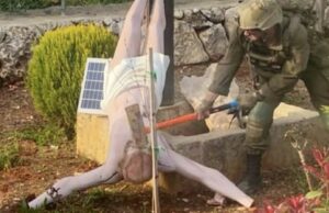 Israel confirma que foto de soldado destruindo estátua de Jesus Cristo é real A IDF insiste que as ações do soldado são