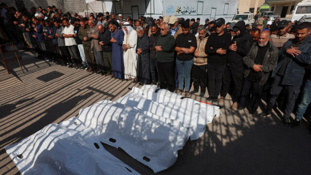 Israel intensifica ataques em Gaza, matando 12 pessoas
