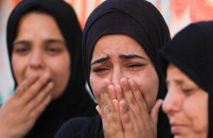 Israel mata pelo menos 12 palestinos em Gaza em meio a ‘cessar-fogo’ Israel mata pelo menos 12 palestinos em Gaza em meio a 'cessar-fogo'