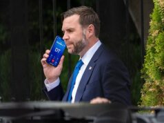 JD Vance é marginalizado nas negociações de paz com o Irã enquanto Trump envia Jared Kushner e Steve Witkoff ao Paquistão JD Vance aparentemente ao telefone com o presidente em Washington, DC, na sexta-feira, quando soube que ele não viajaria ao Paquistão para negociações de paz