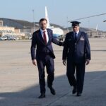 O mundo encontra-se numa encruzilhada assustadora enquanto as autoridades americanas e iranianas, incluindo JD Vance, se preparam para se sentarem frente a frente nas negociações diretas de mais alto nível entre os dois países desde a Revolução Islâmica de 1979.